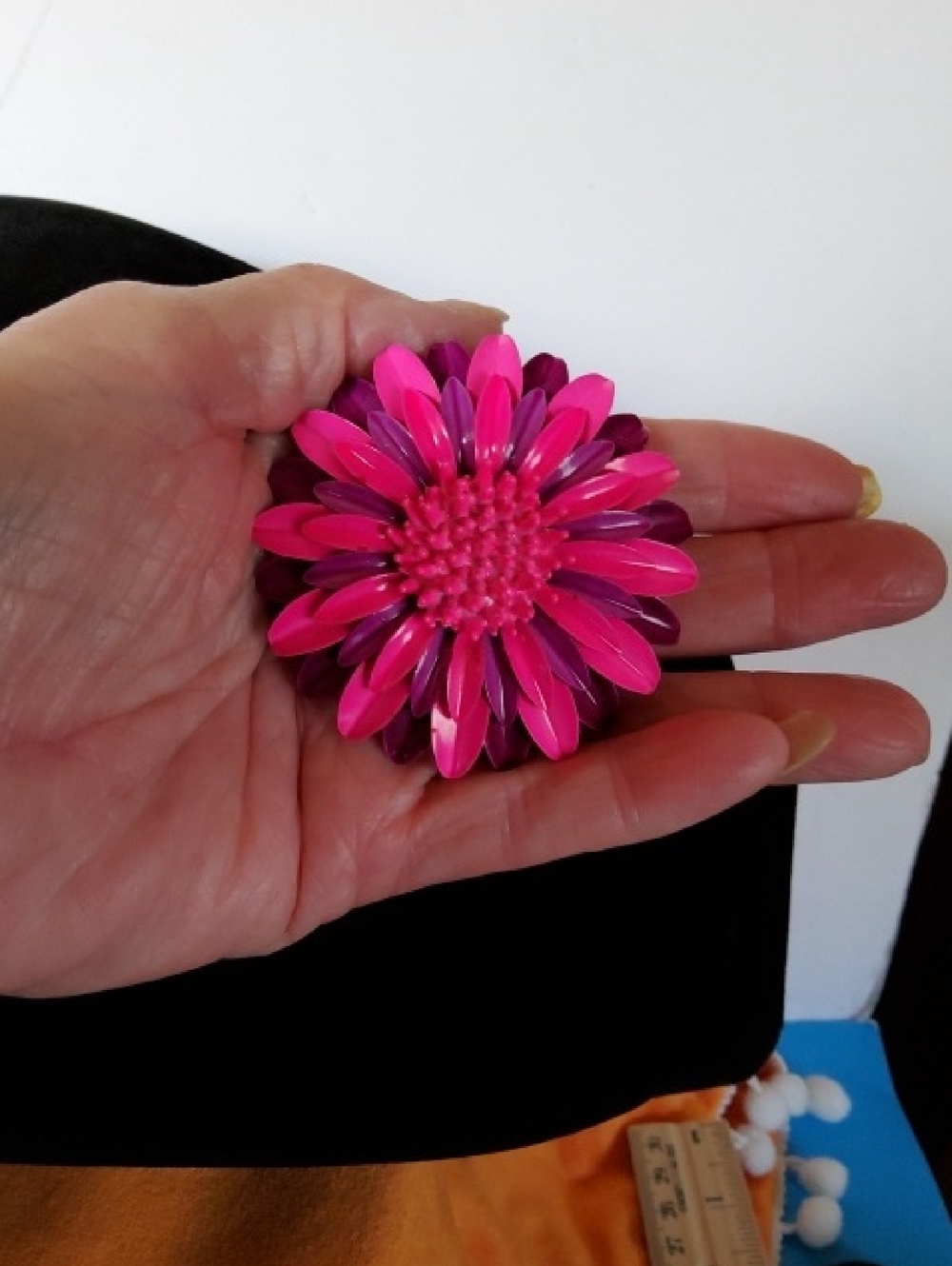 Vintage 1960s Bright Pink/purple Flower Brooch. - Picture 5 of 8